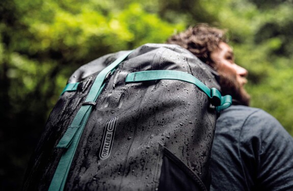 Ortlieb-Atrack-Outville-2dark