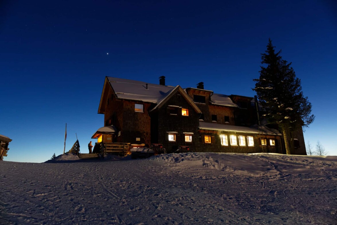 Outville Womens Tourchase (1)