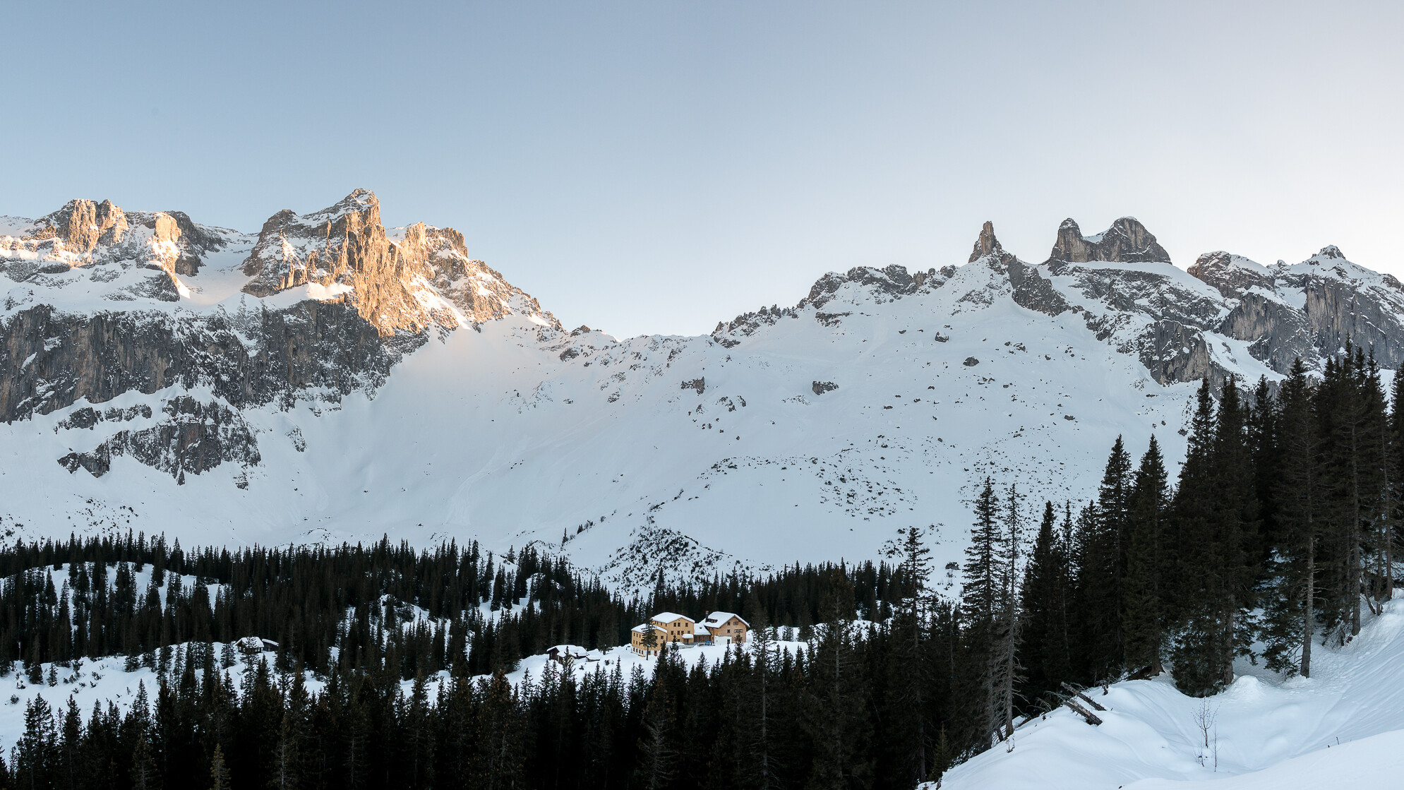 Outville_Lindauer Hütte_Bergpanorama Outville_Lindauer Hütte_Bergpanorama