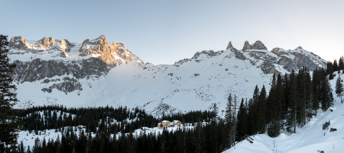 Outville_Lindauer Hütte_Bergpanorama Outville_Lindauer Hütte_Bergpanorama