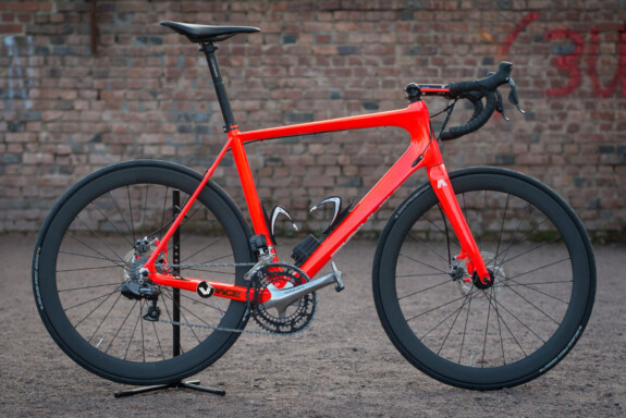 Outville_Vpace Story_erste Serie Carbonrennrad mit Scheibenbremsen 2013