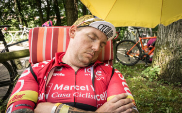 Outville_Vpace Story_Powernap während des Bodensee Gravel Giro