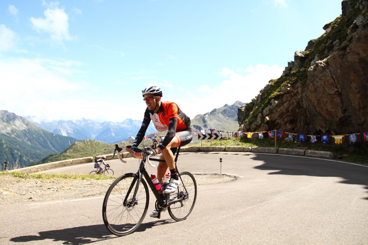 Outville_Vpace Story_Sören beim Ötztaler Radmarathon auf seinem ersten Carbonrenner mit Scheibenbremsen