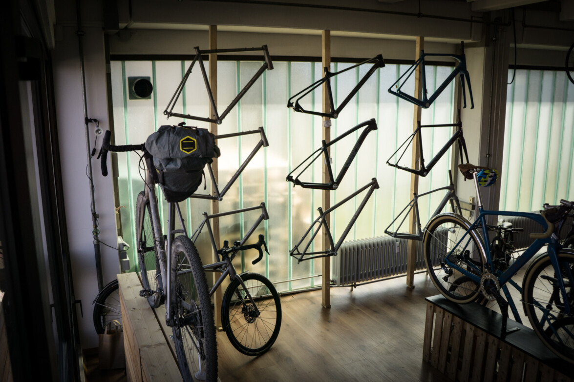 Outville_Vpace Story_Vpace Showroom in Berg mit Rahmenparade