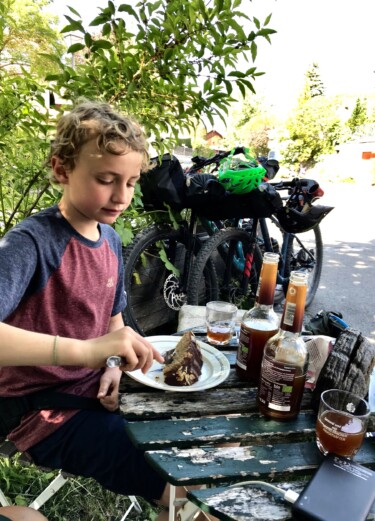 Outville_Family Bikepacking_Staffelsee_Forggensee_Energiespeicher auftanken