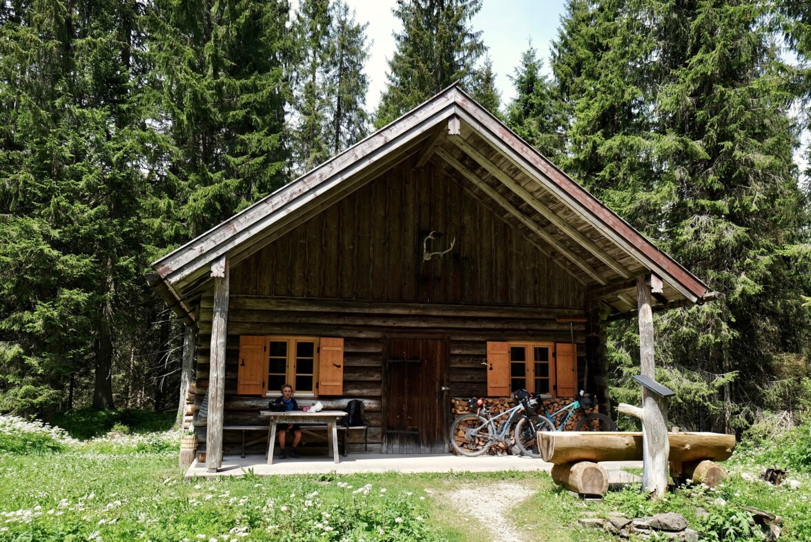 Outville_Family Bikepacking_Staffelsee_Forggensee_Holzfällerhütte