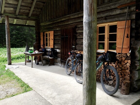 Outville_Family Bikepacking_Staffelsee_Forggensee_so eine Hütte hätte man gerne