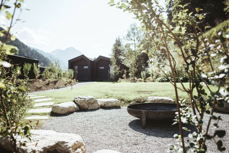 Die Feuerstelle im Cabinski Dorf; Foto: Lena Everding, cabinski GmbH