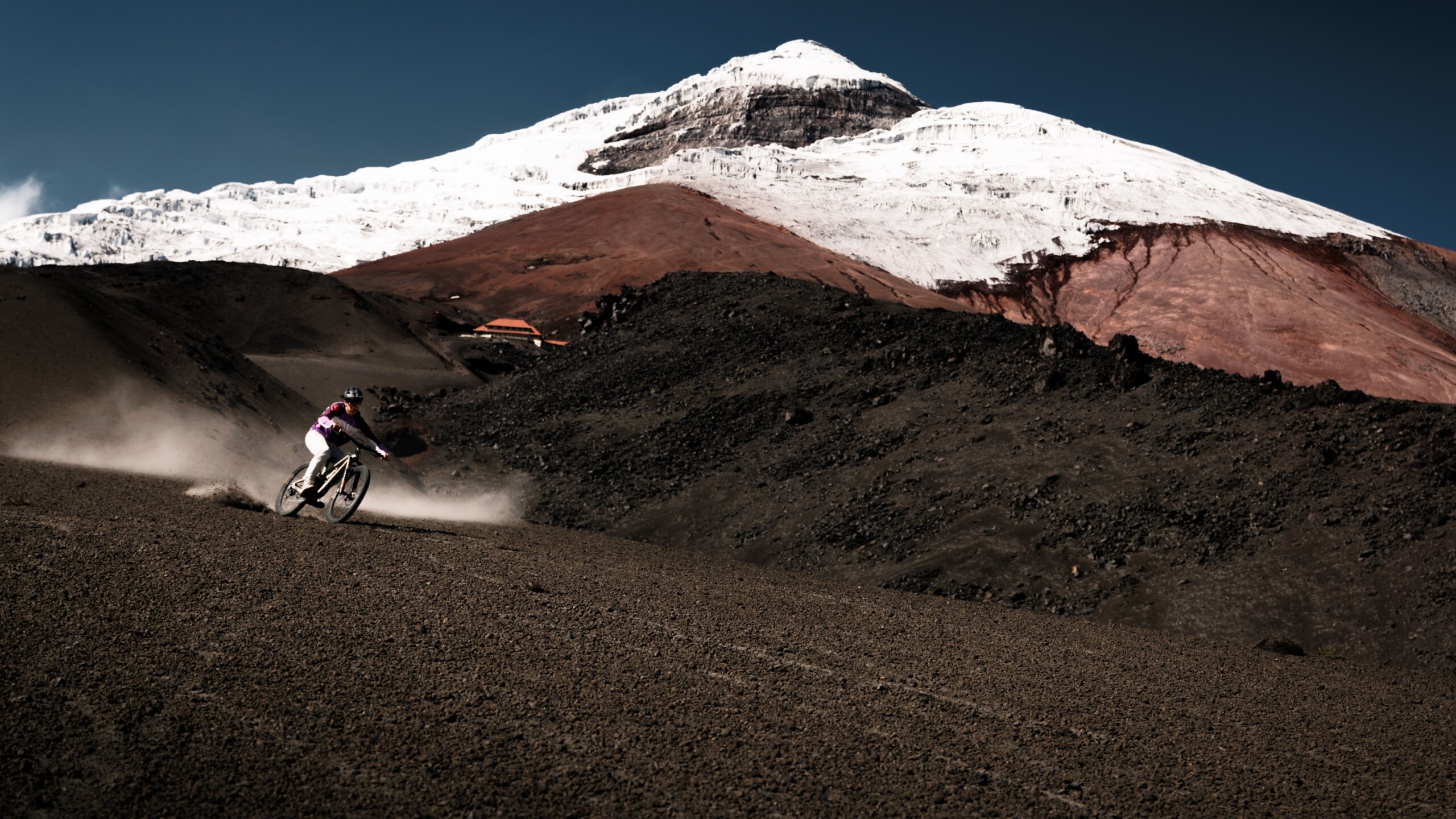 Epische Freeridelines am Fuße des Cotopaxi