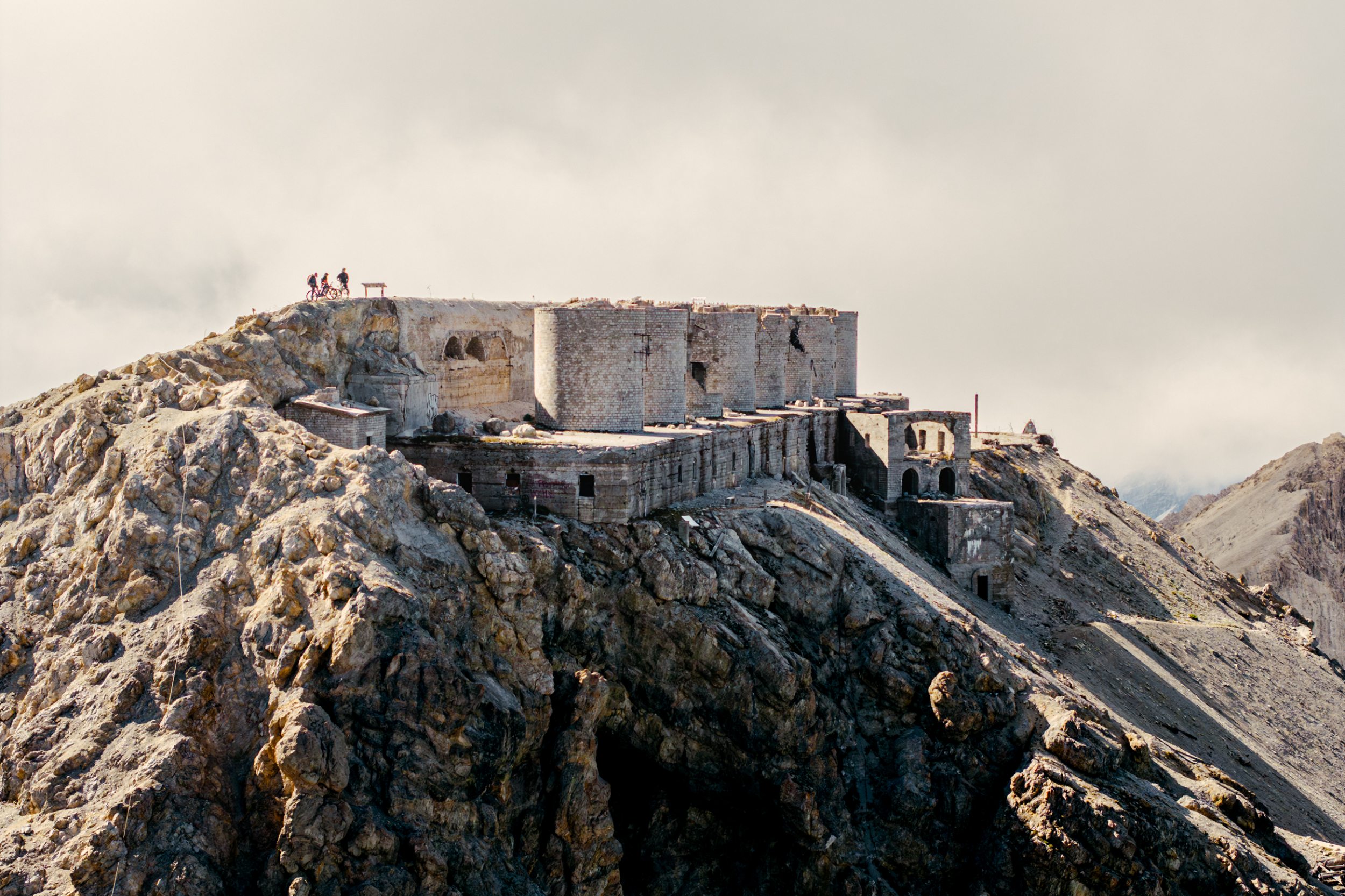 _024_Acht_Geschütztürme_auf_über_3000_Metern_Maxi_Dickerhoff_18