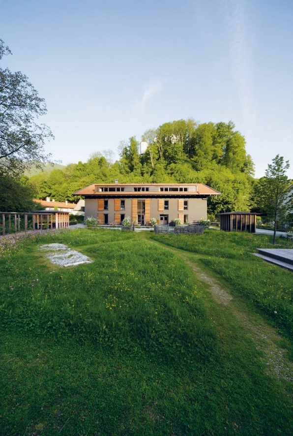 _ BERGE Fassade Garten_rgb (∏JÑger _ JÑger)