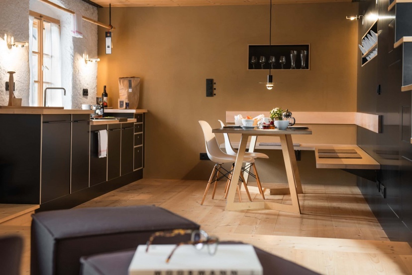 NORDWAND Tisch_rgb (∏We Make Them Wonder)