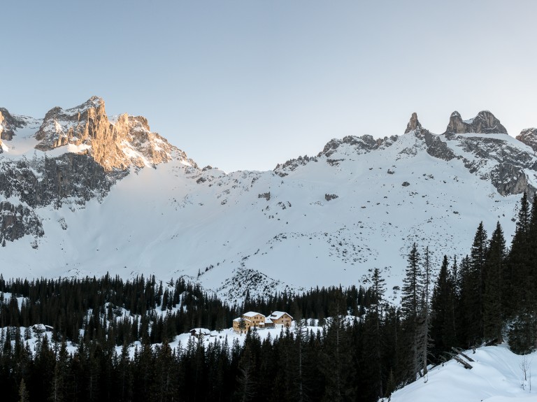 Outville_Lindauer Hütte_Bergpanorama Outville_Lindauer Hütte_Bergpanorama