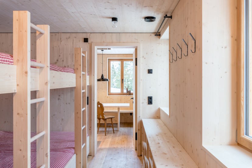 Outville_Lindauer Hütte_Mehrbettzimmer mit Aufenthaltsraum