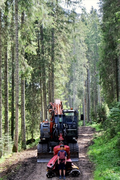 Outville_Family Bikepacking_Staffelsee_Forggensee_Paul liebt große Maschinen