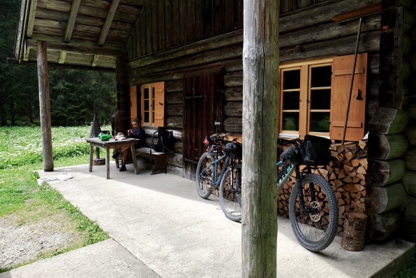 Outville_Family Bikepacking_Staffelsee_Forggensee_so eine Hütte hätte man gerne
