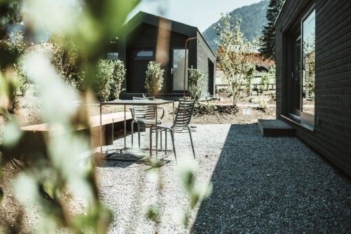 Jede Cabin hat eine eigene Terrasse; Foto: Lena Everding, cabinski GmbH
