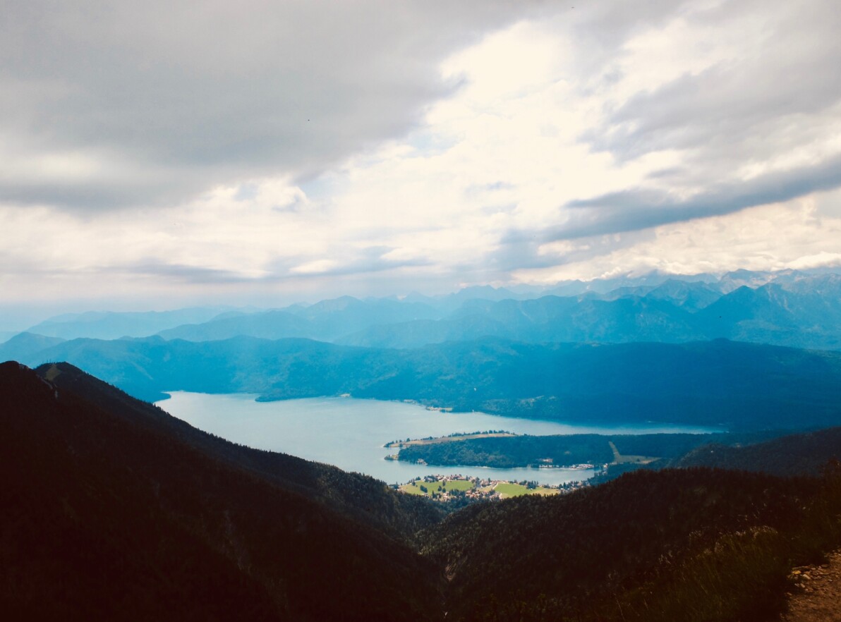 Outville Wanderung Heimgarten_Blick vom Heimgarten zum Walchensee