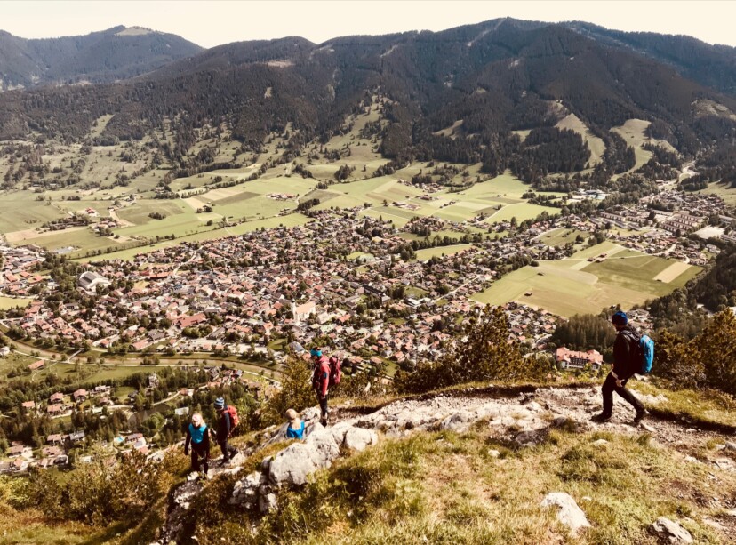Outville Wanderung Kofel_Blick vom Kofel über Oberammergau