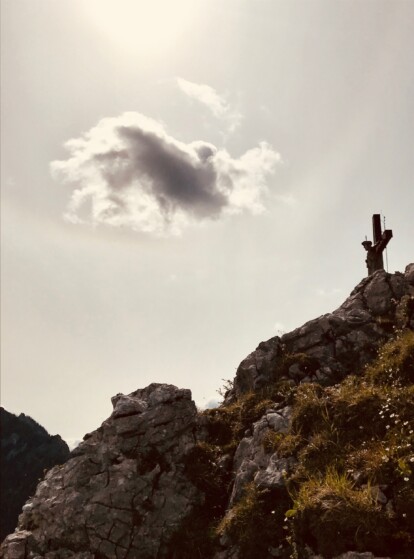 Outville Wanderung Kofel_Gipfelkreuz am Kofel